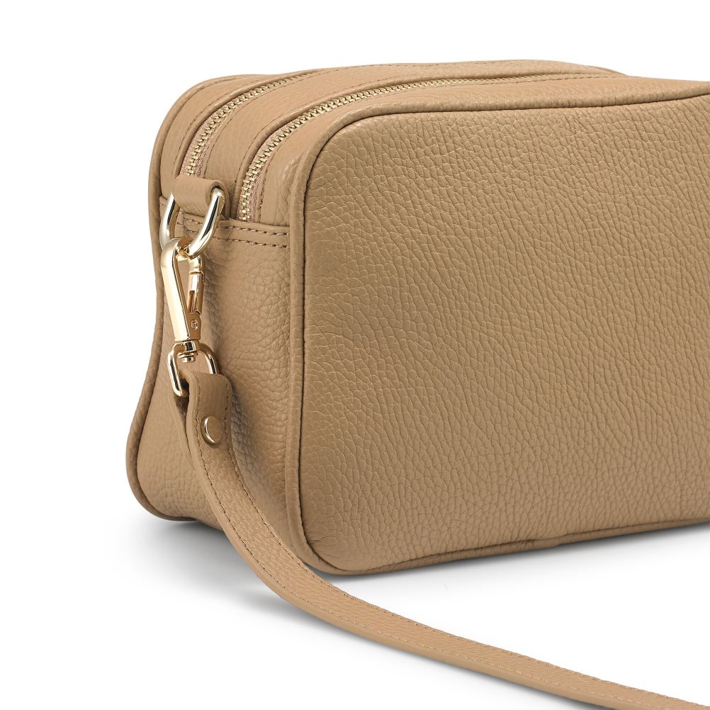 Dámské Crossbody Kabelky Russell & Bromley Dynamic Triple Zip Camera Hnědé | CZ-75819R